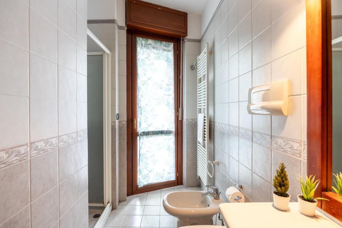 Apartment Brenta Fondazione Prada - Free Private Parking & Terrace Milan